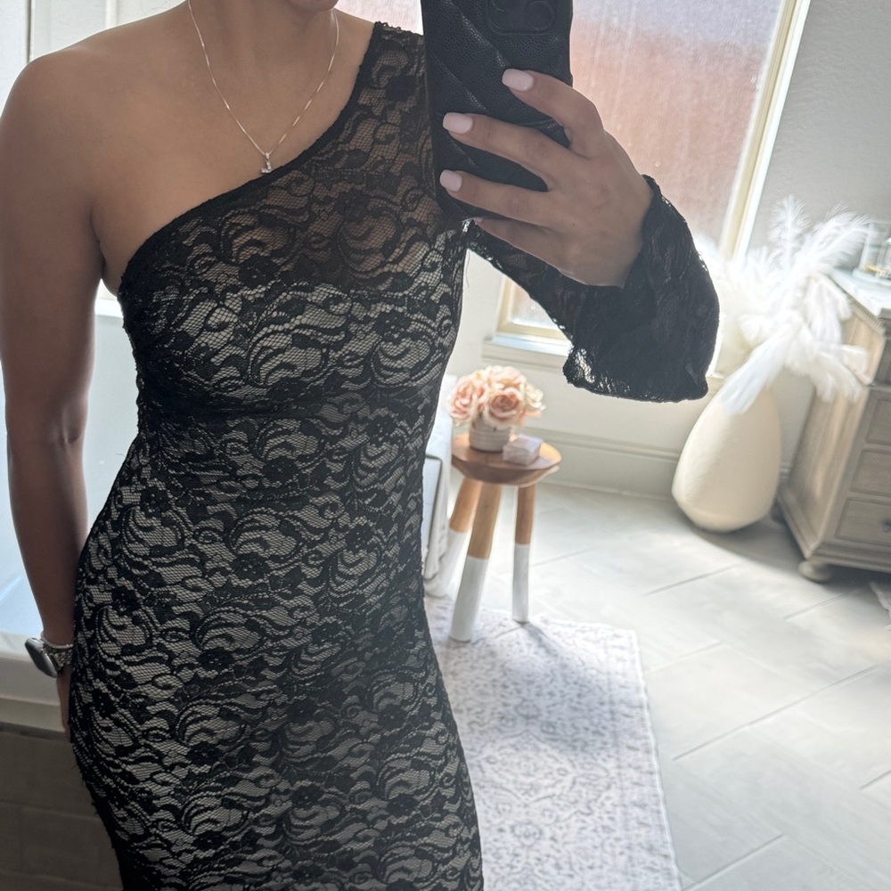 Elegant Black Lace One-Shoulder Dress